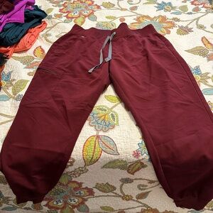 Figs burgundy Zamora bottom.